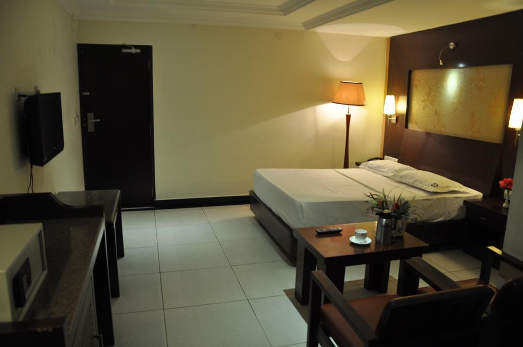 Hotel Shaans Tiruchirappalli Zimmer foto